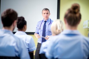 doctor briefing nursing students